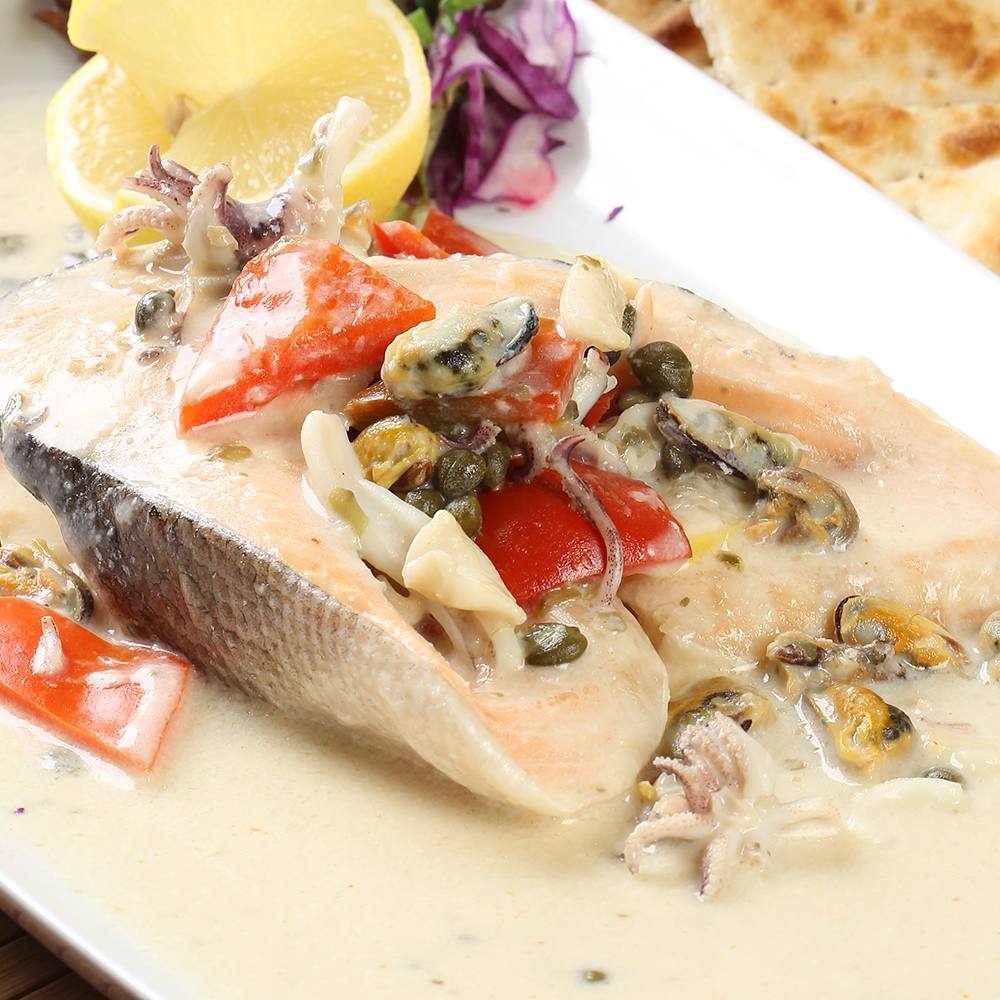 Cotlet de somon cu legume si sos de ciuperci