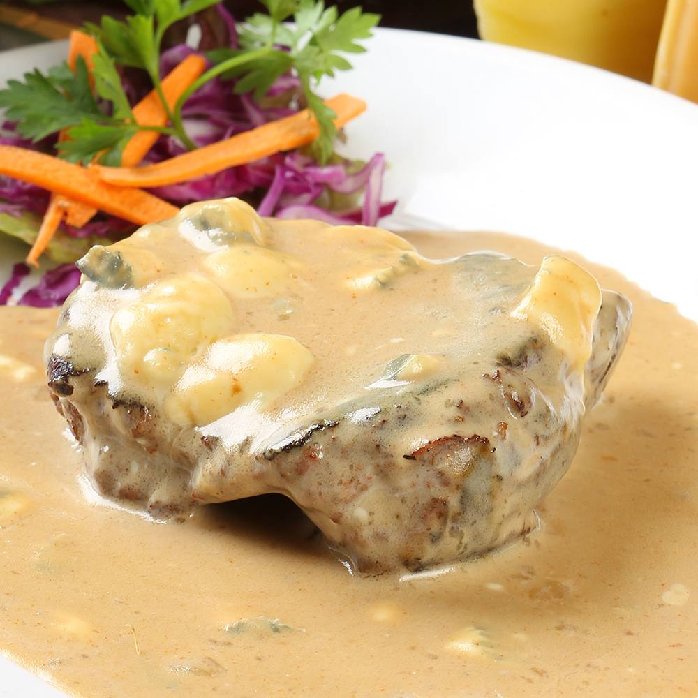 Muschi de vita cu sos gorgonzola