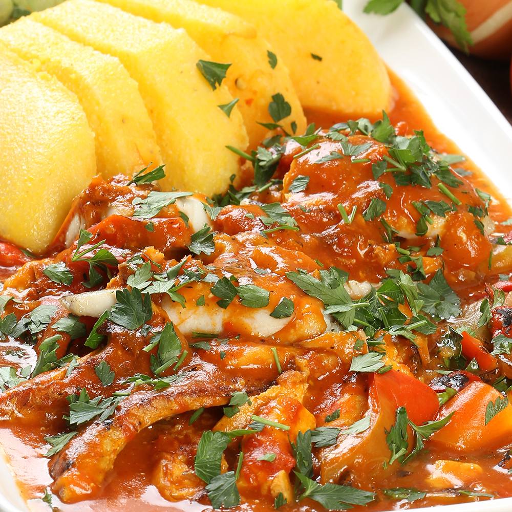 Saramura din file de peste alb cu mamaliguta