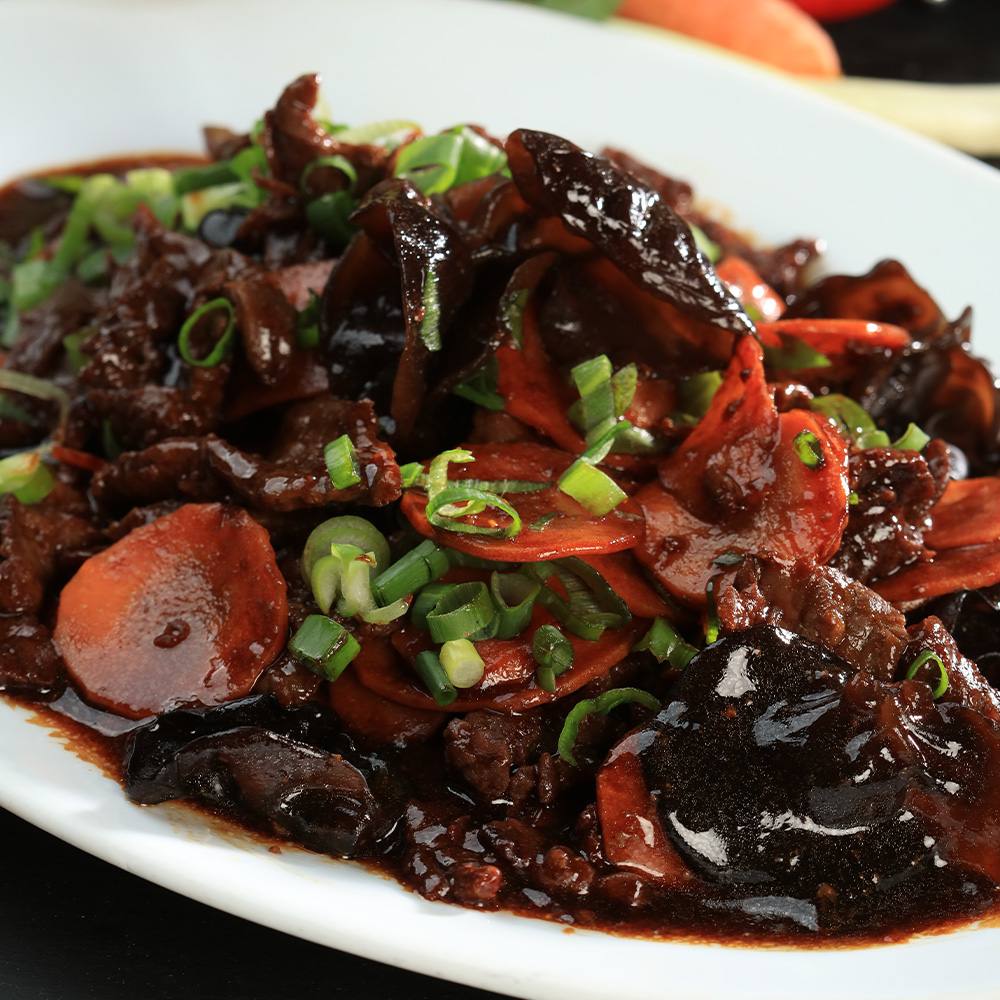 Vacuta cu ciuperci urechi de lemn